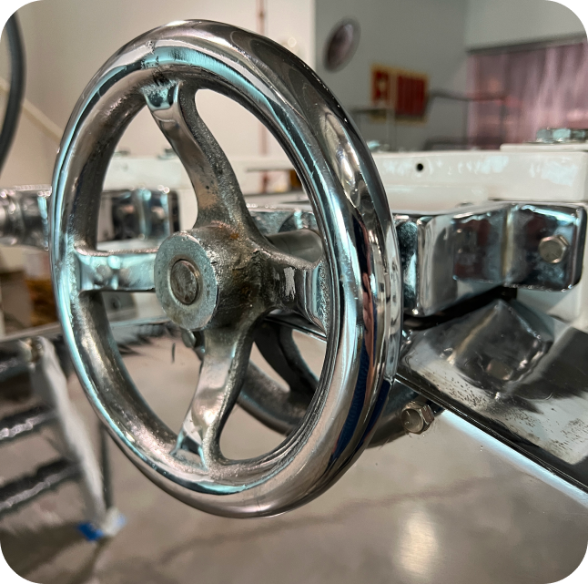 Shiny polished chrome on the original 1950's cutter assembly.